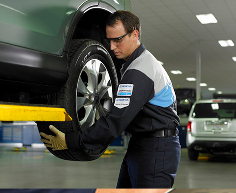 Tecnician changing tires